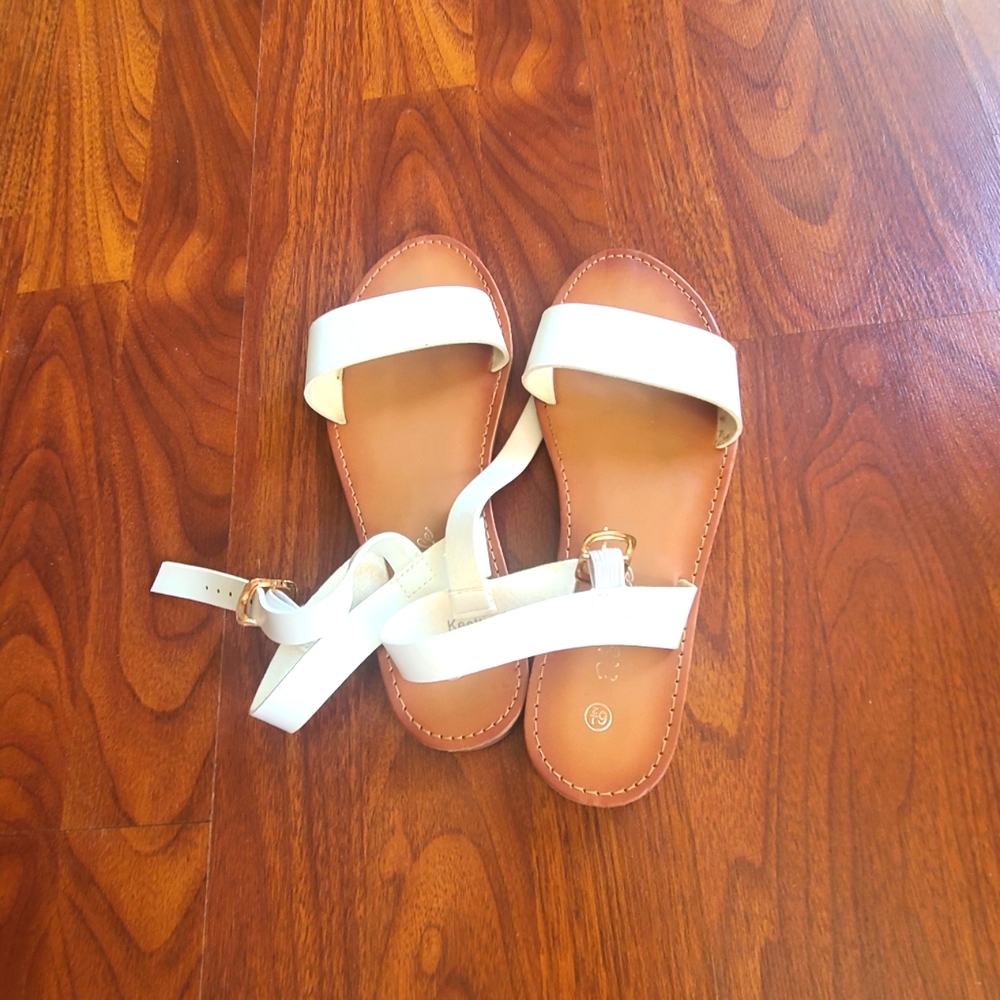 Size 6.5 women's white sandals